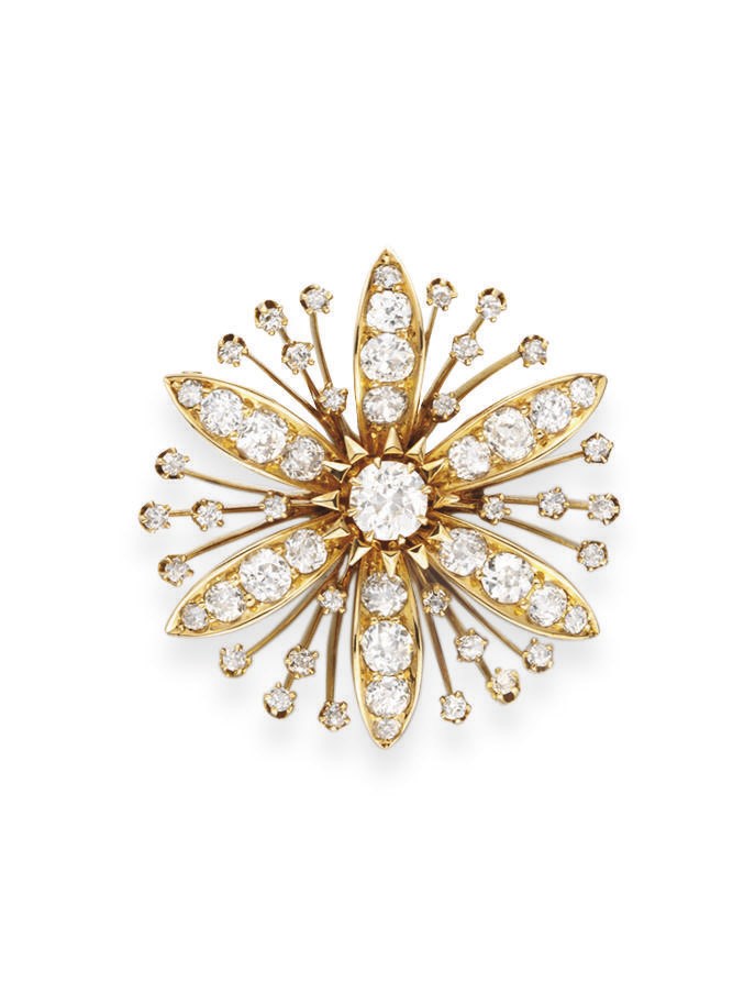 AN ANTIQUE DIAMOND FLOWER BROOCH