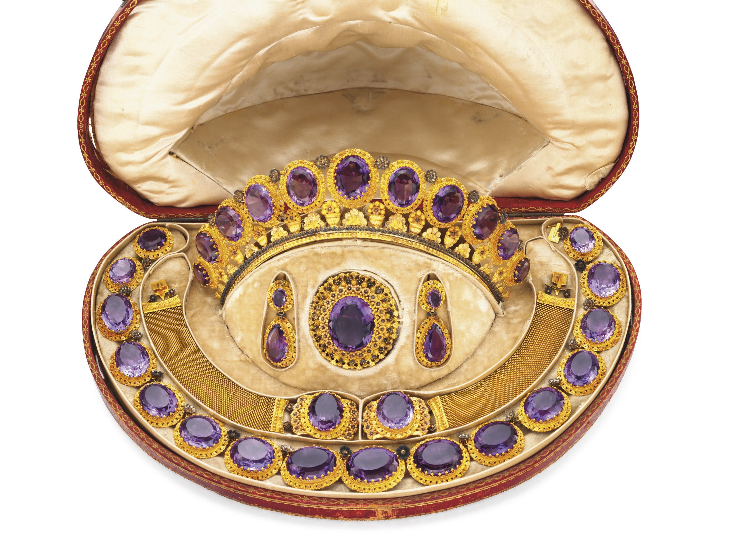 A SUITE OF ANTIQUE AMETHYST AND GOLD JEWELRY