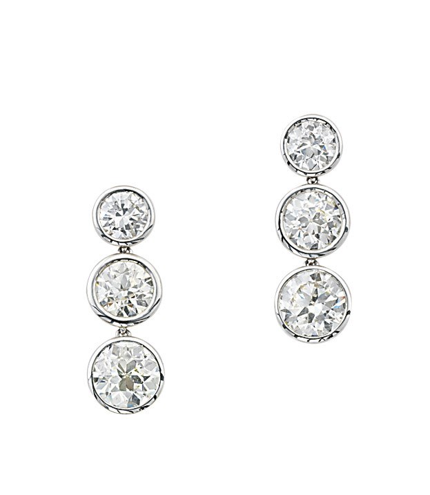 A PAIR OF DIAMOND EAR PENDANTS
