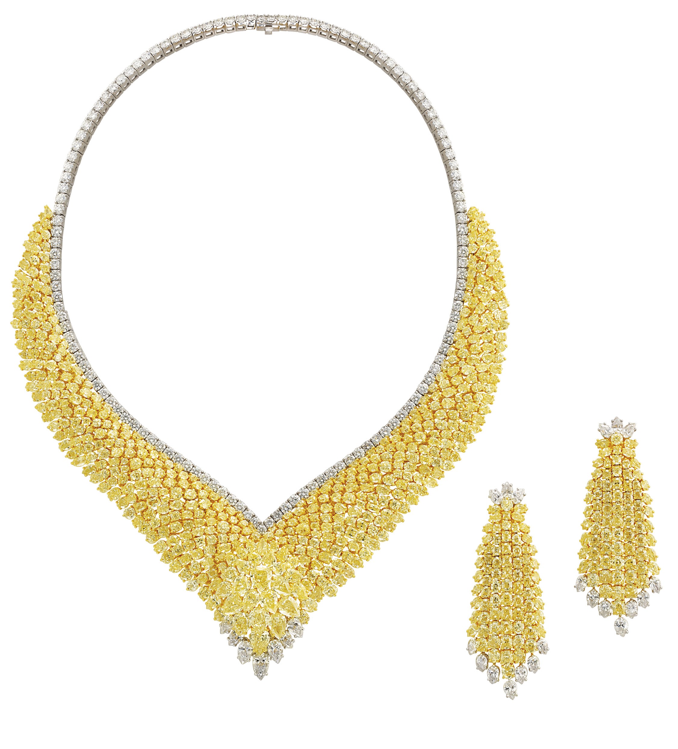 A COLOURED DIAMOND AND DIAMOND NECKLACE AND EAR PENDANTS