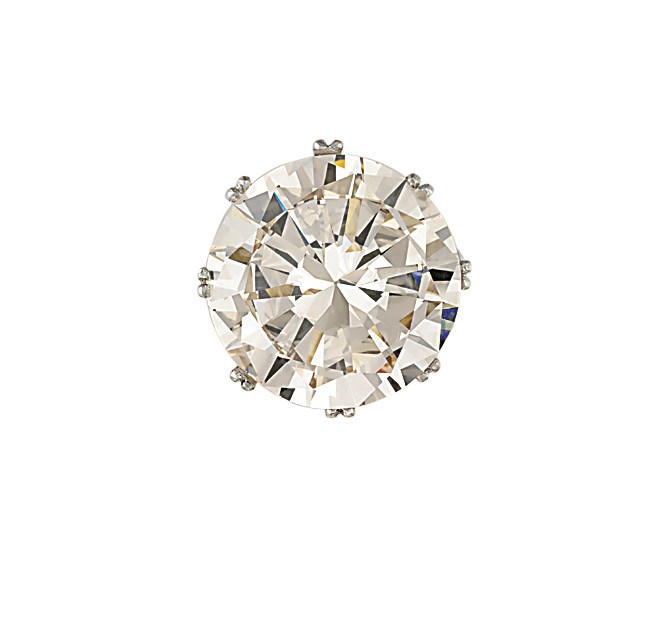 AN IMPRESSIVE COLOURED DIAMOND RING
