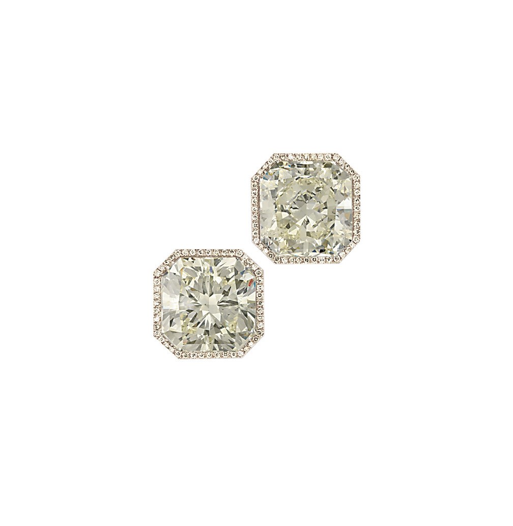AN IMPORTANT PAIR OF DIAMOND EAR CLIPS