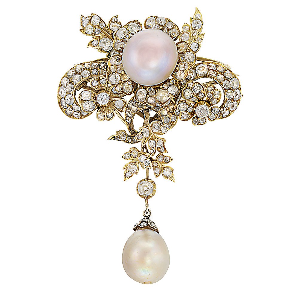 AN ATTRACTIVE ANTIQUE NATURAL PEARL AND DIAMOND PENDENT BROOCH