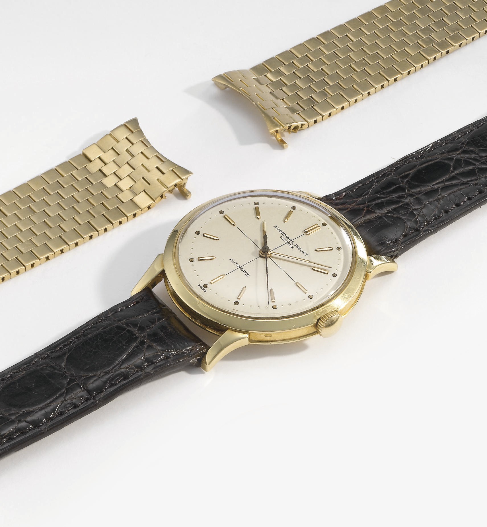 Audemars Piguet. A fine and rare 18K gold self-winding water-resistant wristwatch with sweep centre seconds and detached 18K gold bracelet