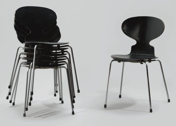 ARNE JACOBSEN (1902-1971) POUR FRITZ HANSEN