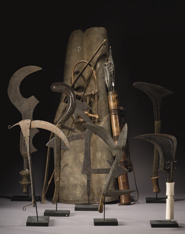 ENSEMBLE D'ARMES