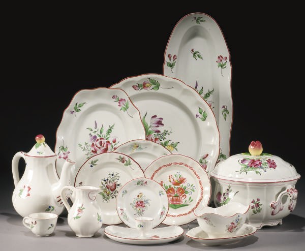 PARTIE DE SERVICE COMPOSITE EN FAIENCE FINE FRANCAISE (LUNEVILLE) DES XIXEME ET XXEME SIECLES