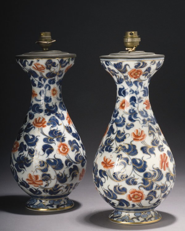 PAIRE DE VASES EN PORCELAINE FRANCAISE DU XIXEME SIECLE, PEUT-ETRE BAYEUX