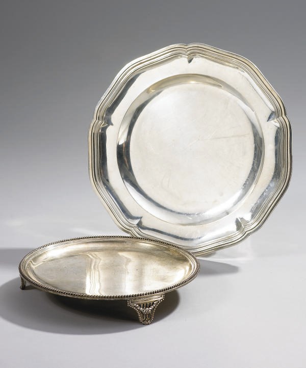 DEUX PLATS EN ARGENT