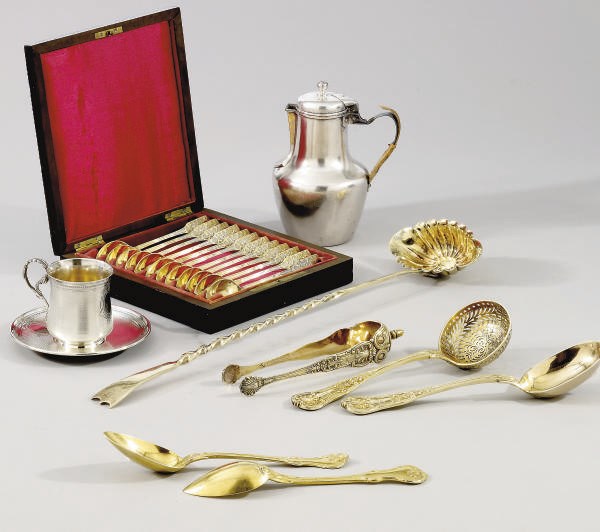 ENSEMBLE EN ARGENT, VERMEIL ET METAL DORE