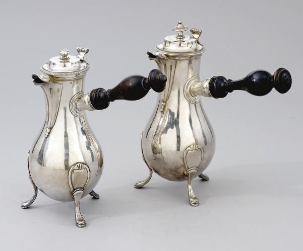 DEUX CAFETIERES EN ARGENT