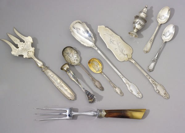 ENSEMBLE DE COUVERTS EN ARGENT