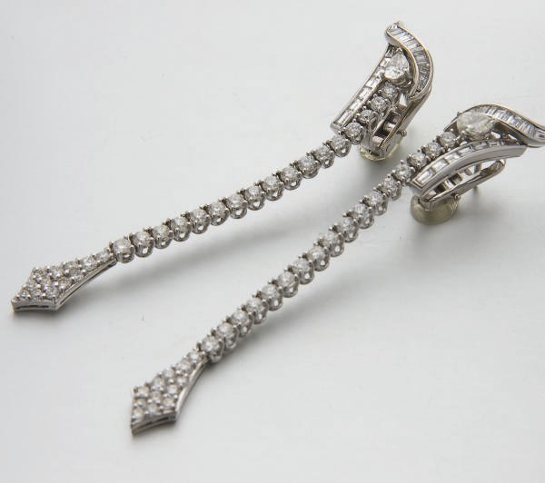 PAIRE DE PENDANTS D'OREILLES DIAMANTS