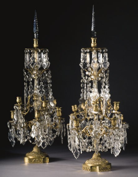 PAIRE DE GIRANDOLES DE STYLE LOUIS XVI