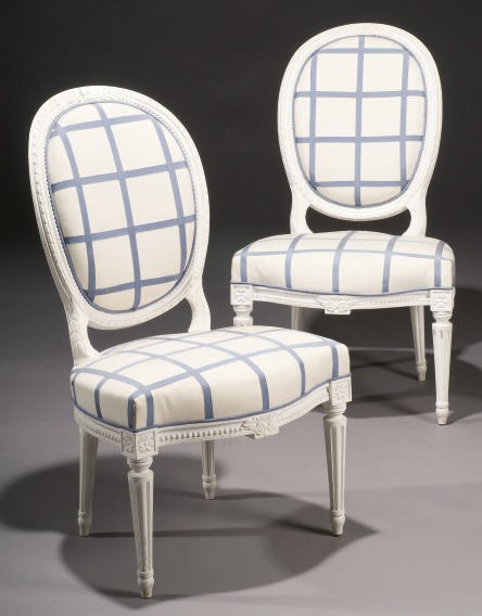 PAIRE DE CHAISES DE STYLE LOUIS XVI