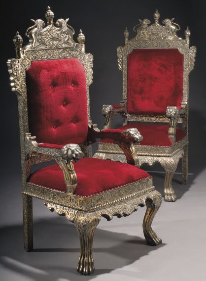 PAIRE DE FAUTEUILS INDIENS DE MAHARADJAH DU XXEME SIECLE