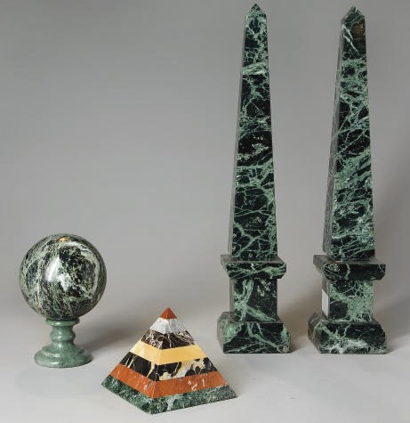 ENSEMBLE D'OBJETS DECORATIFS DU XXEME SIECLE