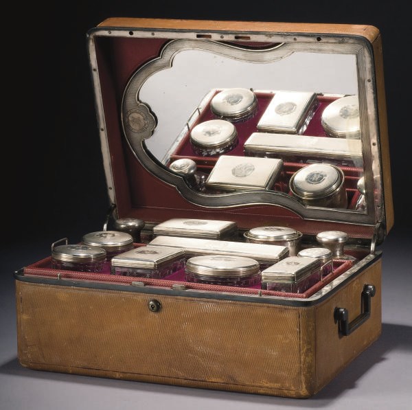 NECESSAIRE DE TOILETTE