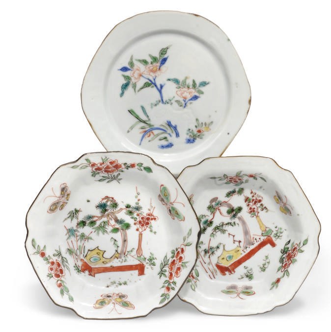 A Pair of chinese Wucai hexagonal dishes for the Japanese market