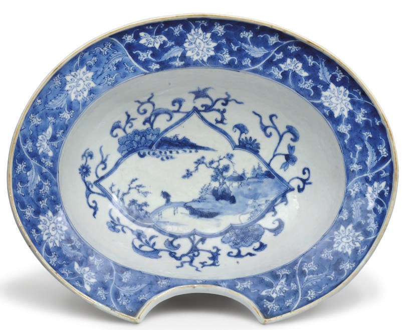 A Chinese export blue and white barbers bowl