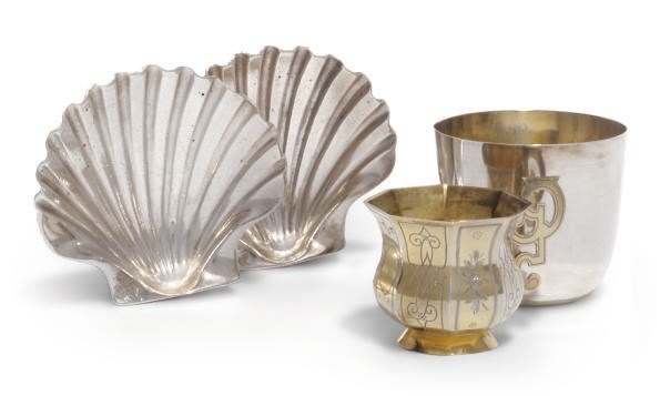 A PAIR OF CAST SILVER BUTTER SHELLS