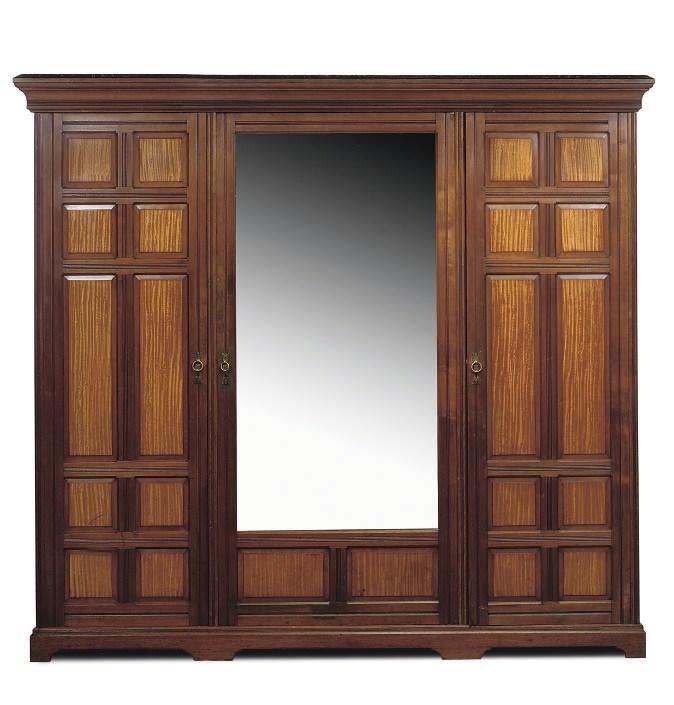 A LATE VICTORIAN MAHOGANY WARDROBE