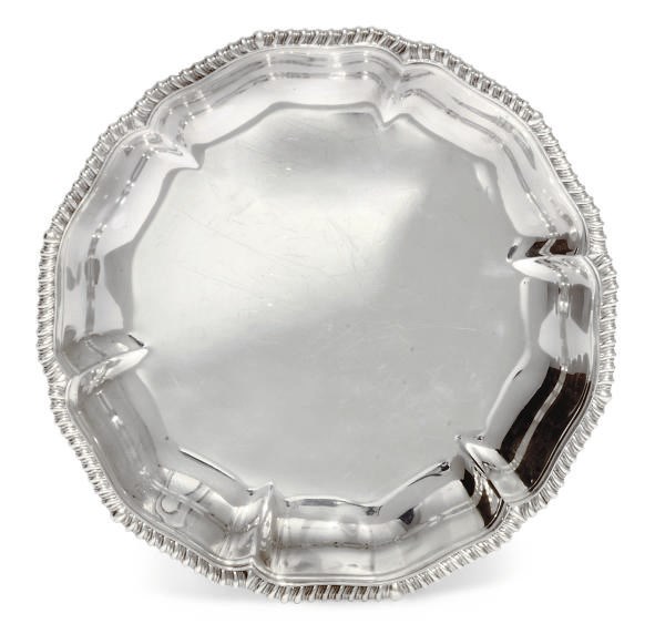 A GEORGE IV SILVER SERVING DISH