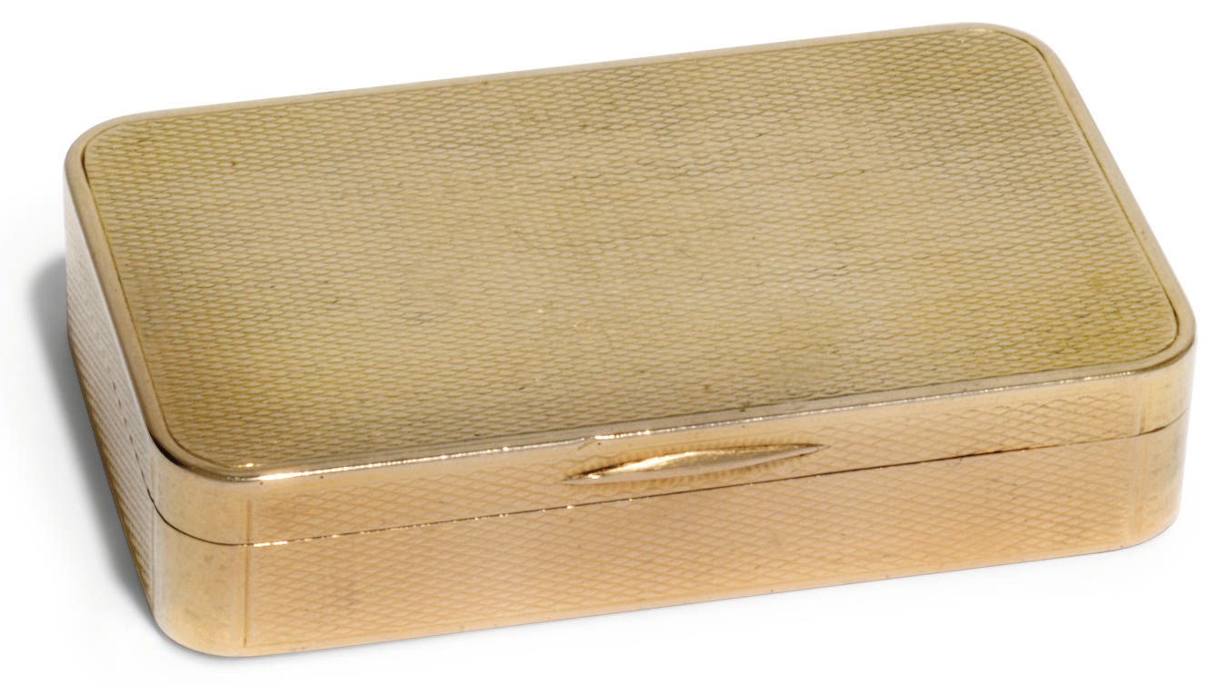 A GEORGE III 18 CARAT GOLD ENGINE-TURNED SNUFF BOX