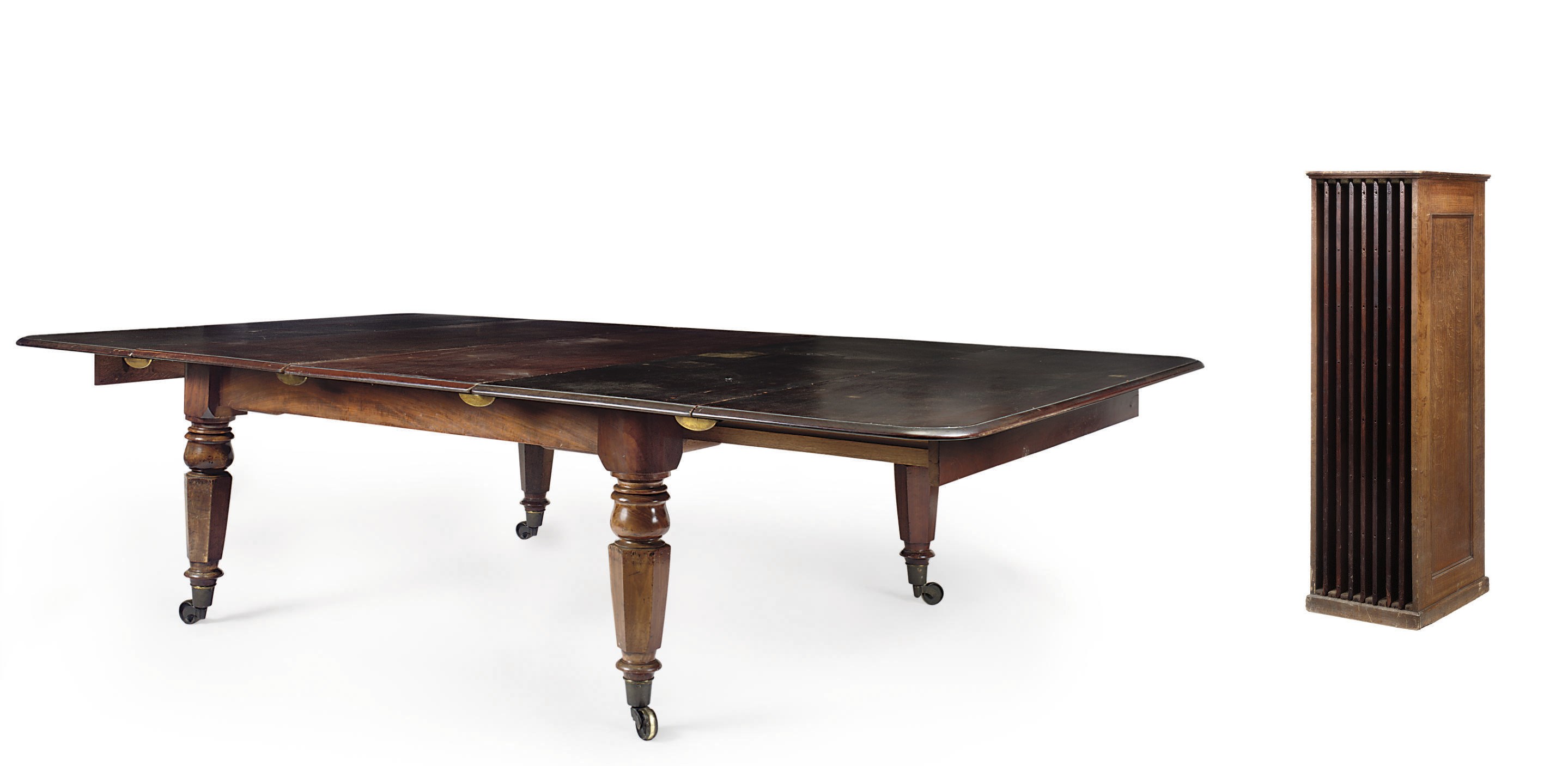 A SCOTTISH WILLIAM IV MAHOGANY TELESCOPIC EXTENDING DINING TABLE