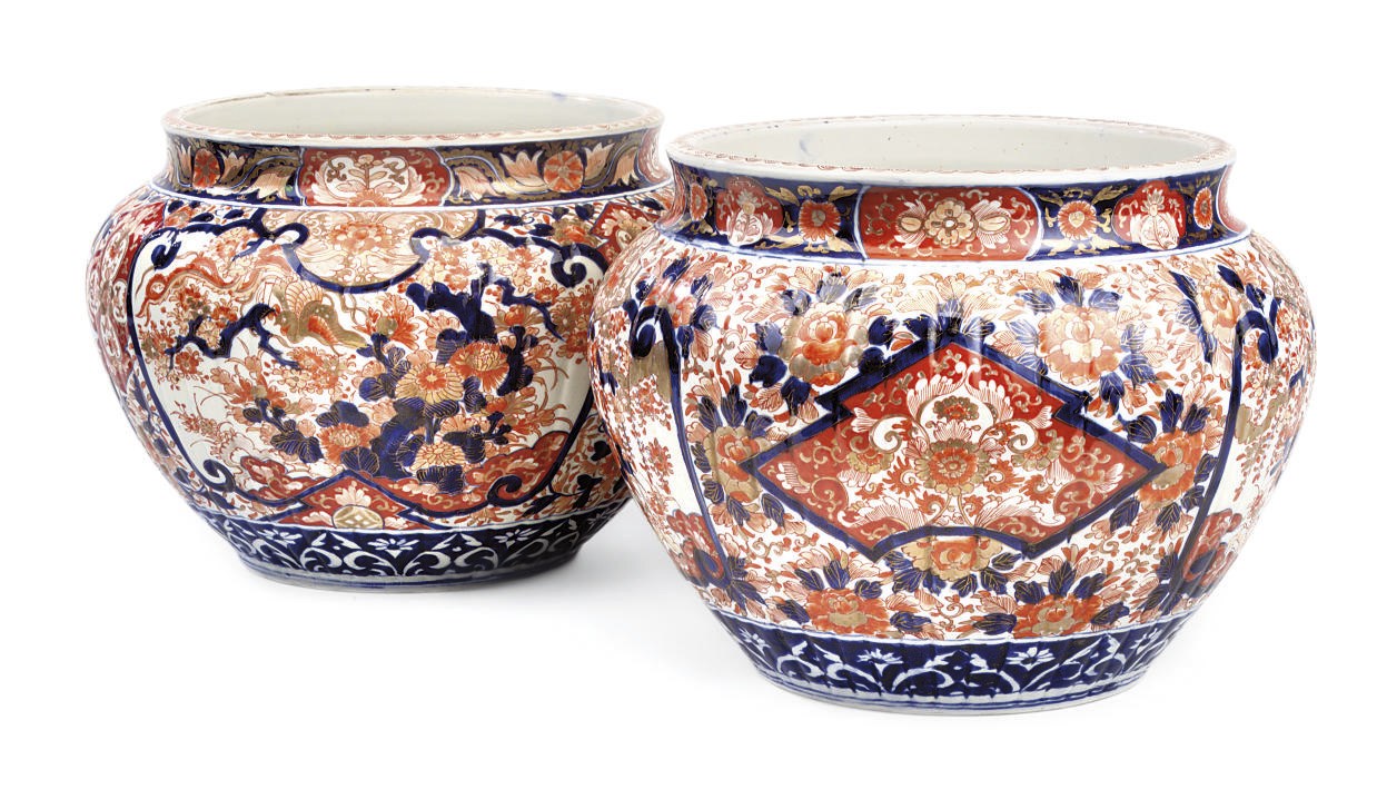 A PAIR OF LARGE JAPANESE IMARI JARDINIERES