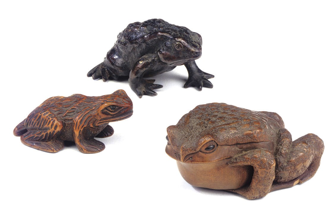 A WOOD OKIMONO OF A TOAD