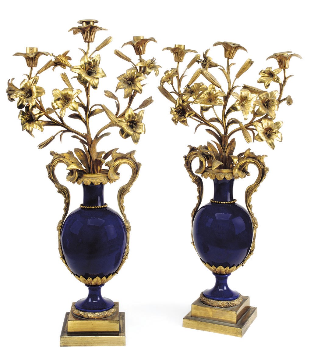 A PAIR OF WILLIAM IV ORMOLU-MOUNTED BLUE PORCELAIN LILYSPRAY VASE CANDELABRA