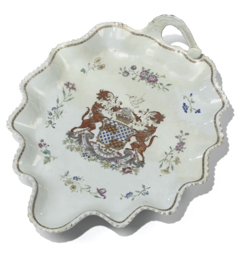 A CHINESE EXPORT ARMORIAL DISH