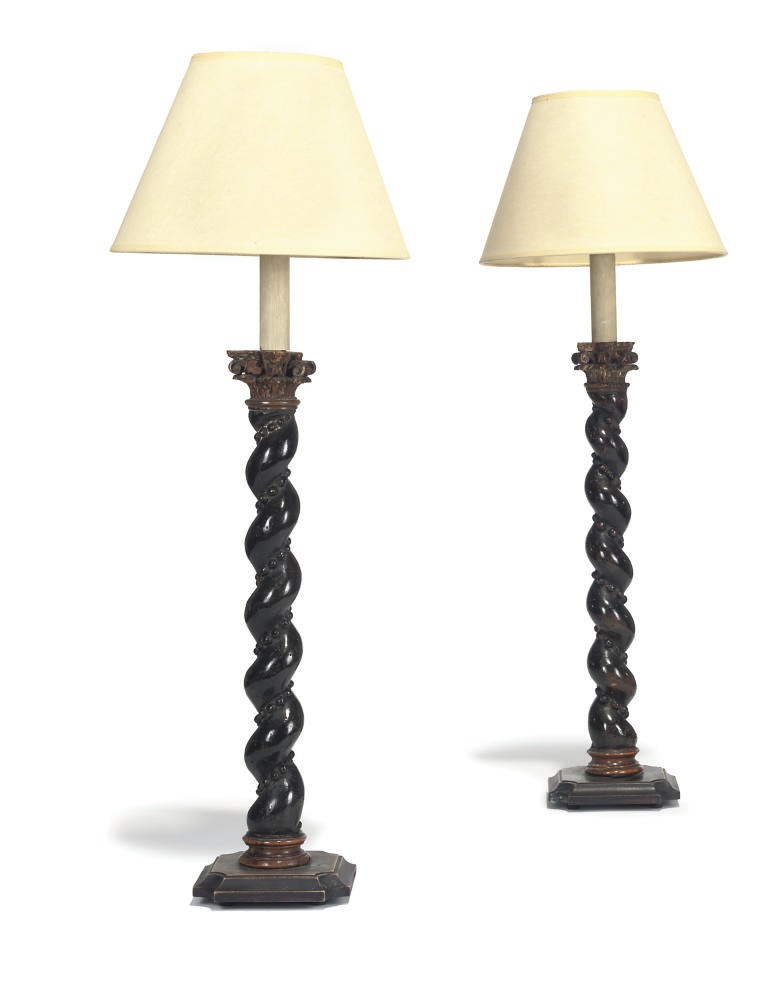 A PAIR OF ITALIAN WALNUT AND GILTWOOD SPIRAL COLUMN TABLE LAMPS