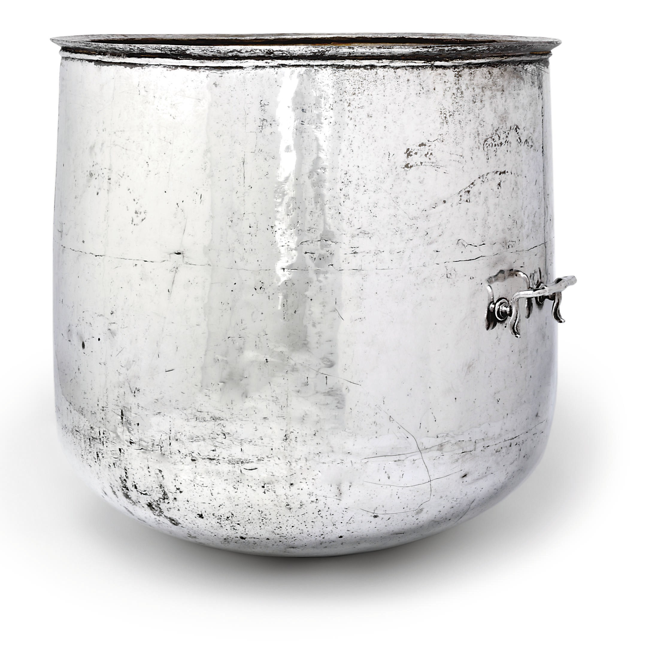 AN INDIAN MUGHAL SILVER BATH