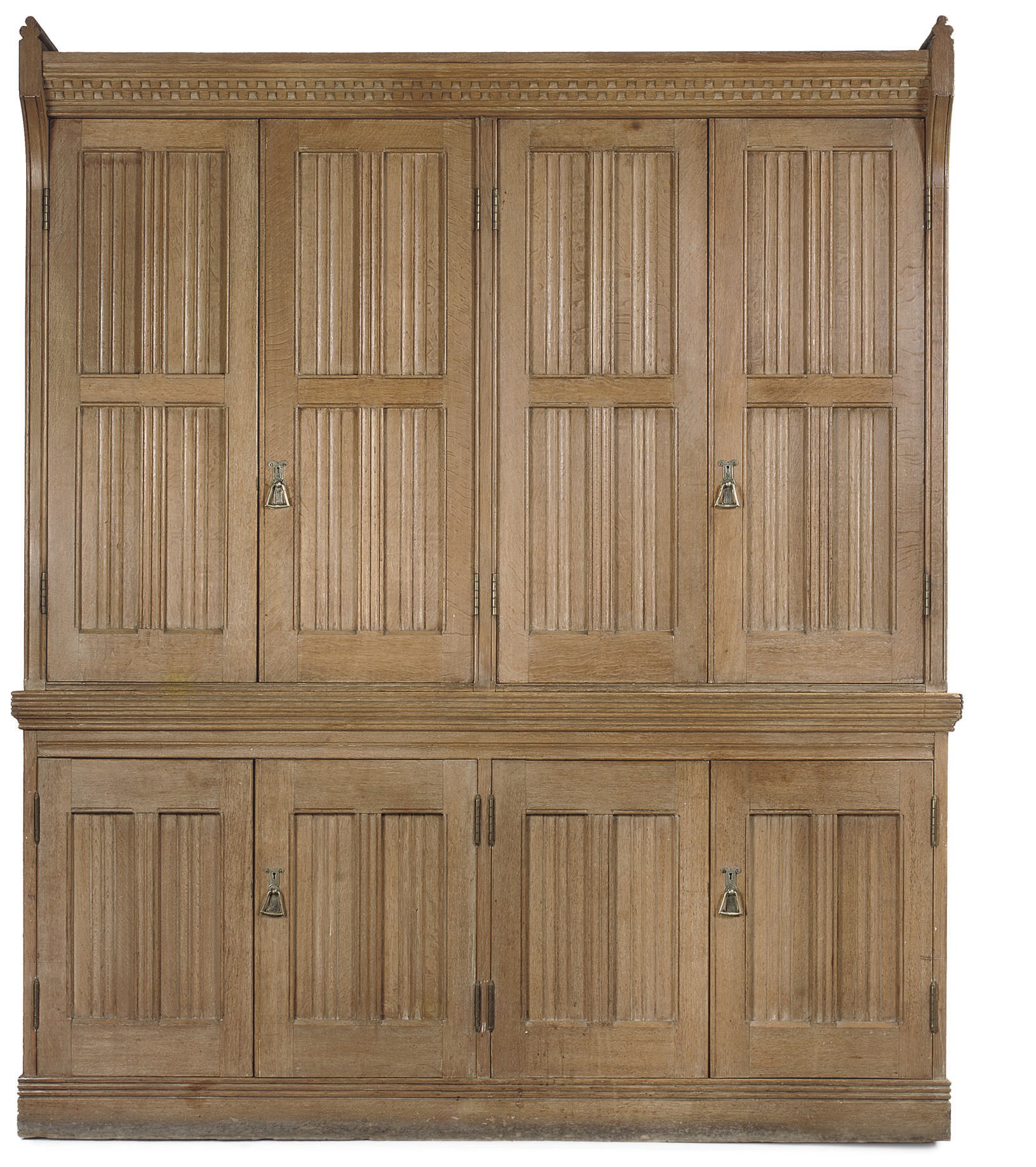 A VICTORIAN OAK LINEN PRESS