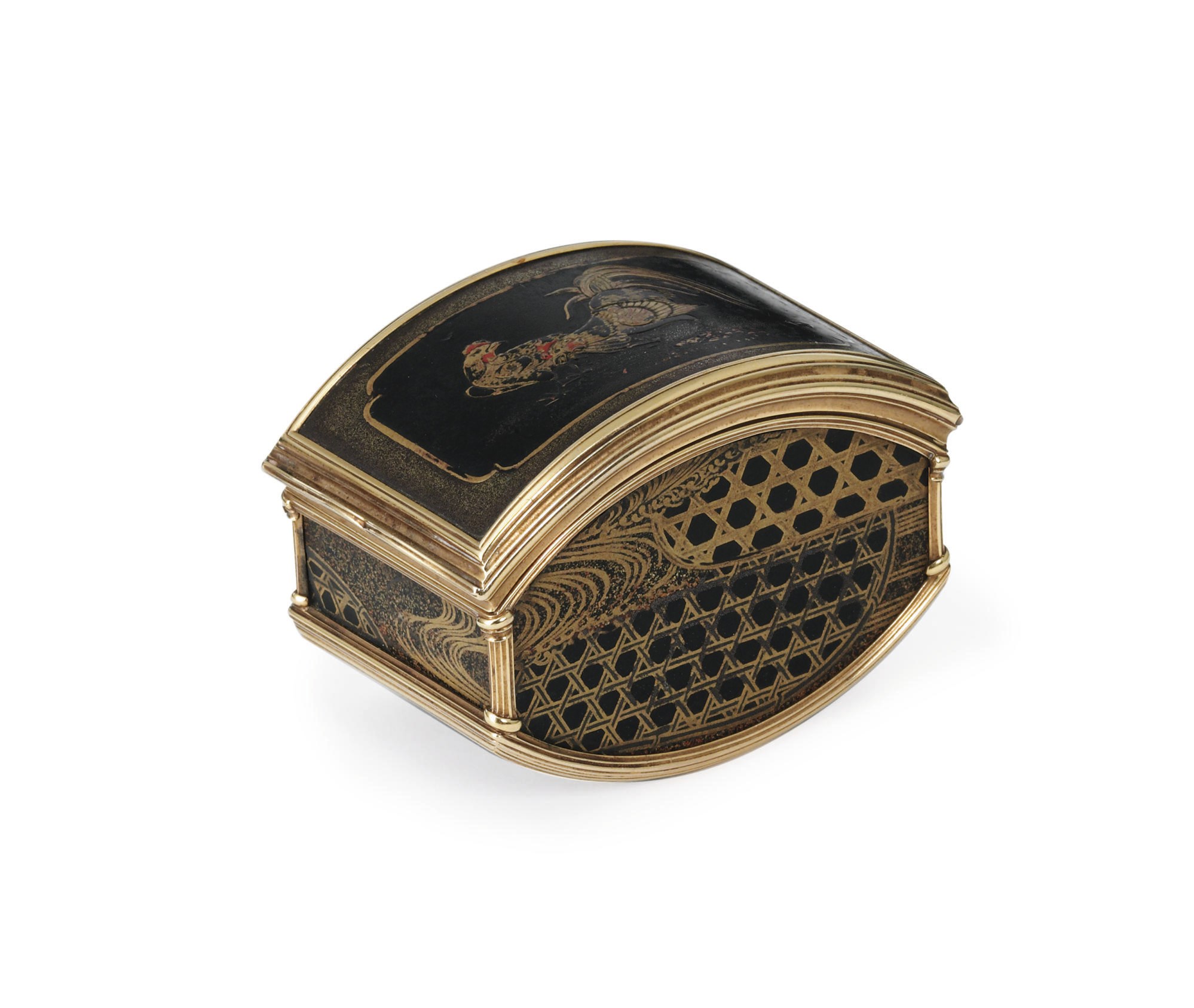 A FRENCH GOLD-MOUNTED JAPANESE LACQUER SNUFFBOX