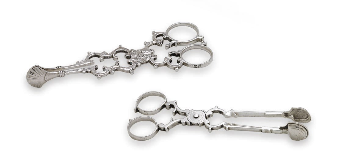 A PAIR OF GEORGE III IRISH SILVER SUGAR NIPS