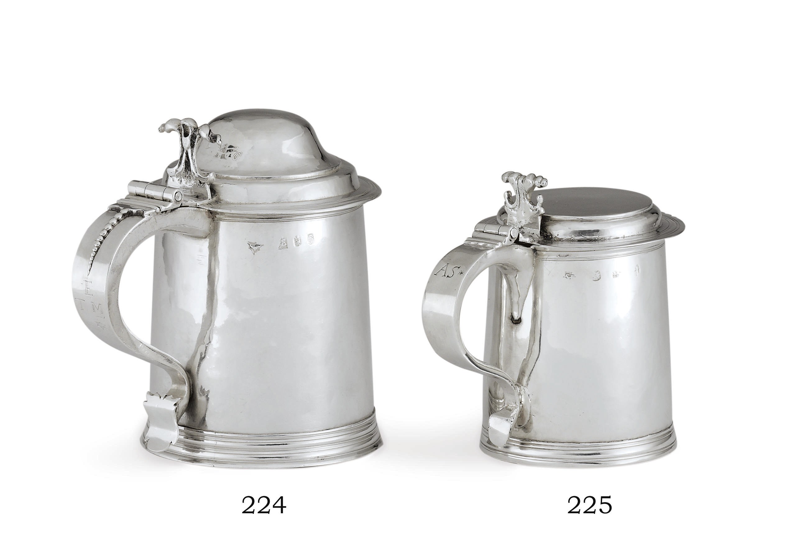 A WILLIAM III SILVER TANKARD