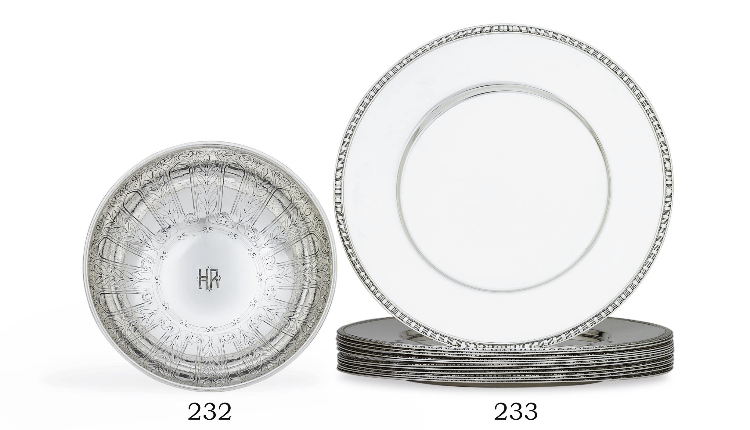 A SET OF TWELVE AMERICAN SILVER DINNER PLATES