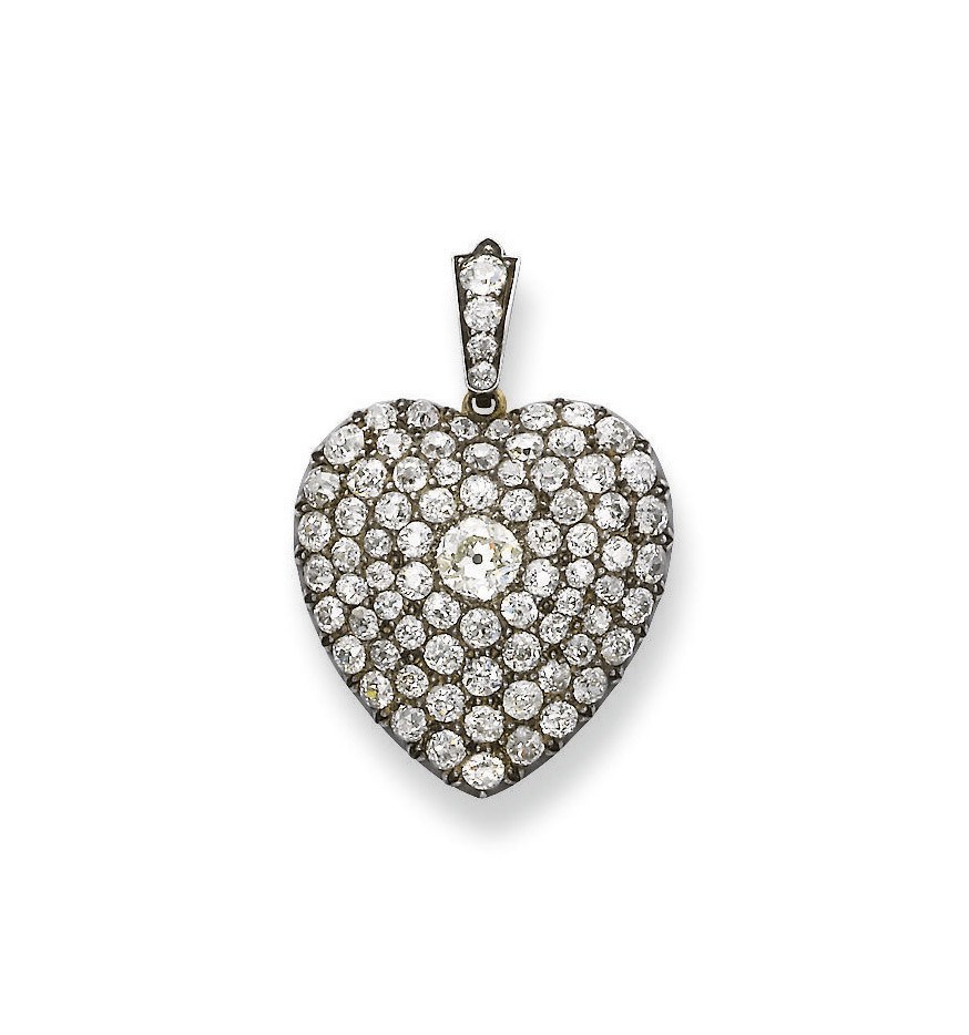 AN ANTIQUE DIAMOND PENDANT