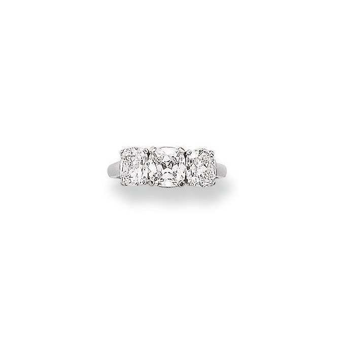 A THREE-STONE DIAMOND RING