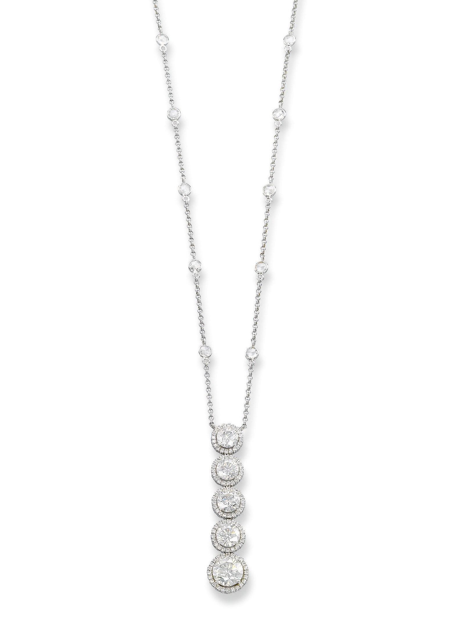 A DIAMOND PENDENT NECKLACE