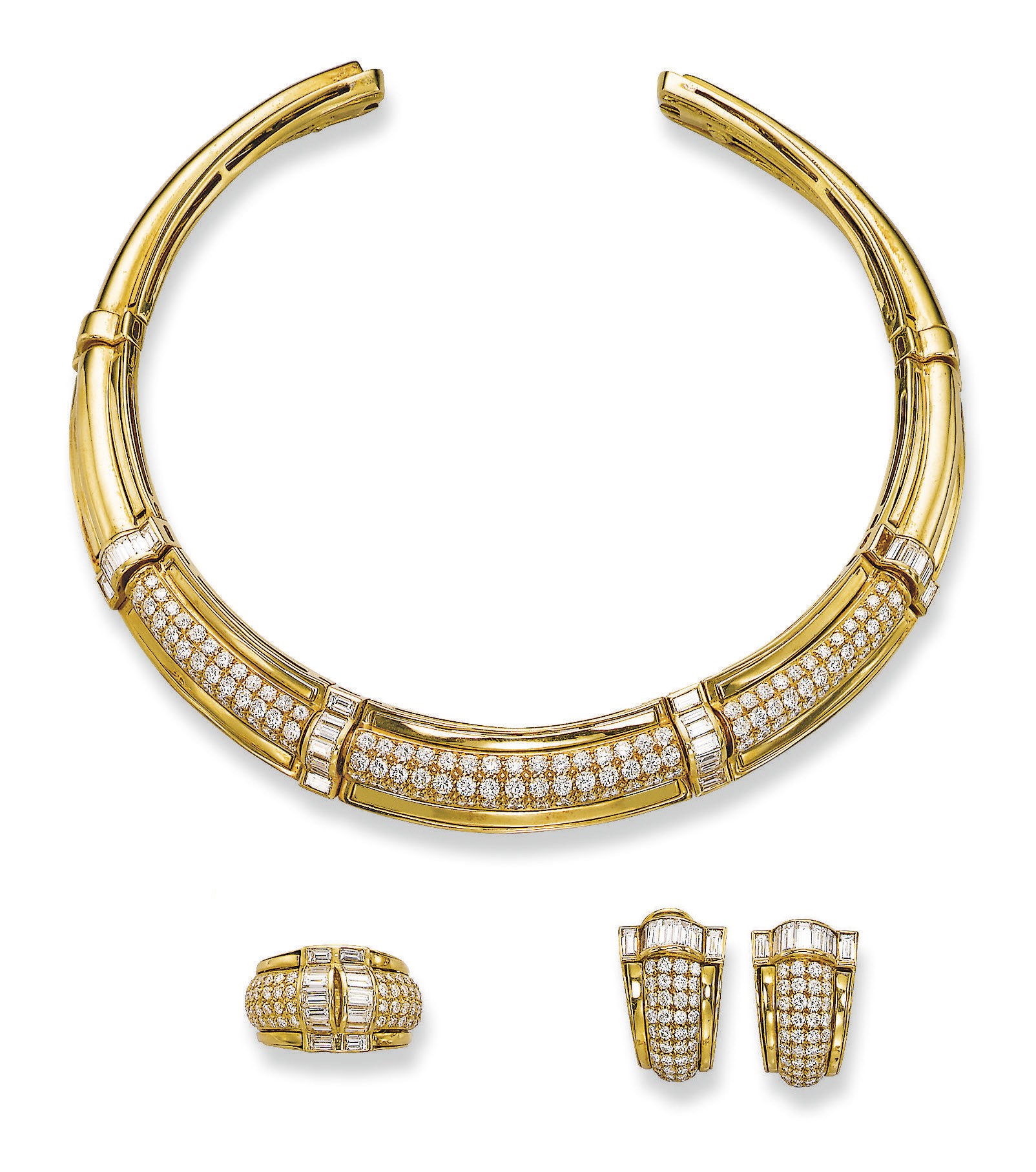 A SET OF GOLD AND DIAMOND JEWELLERY