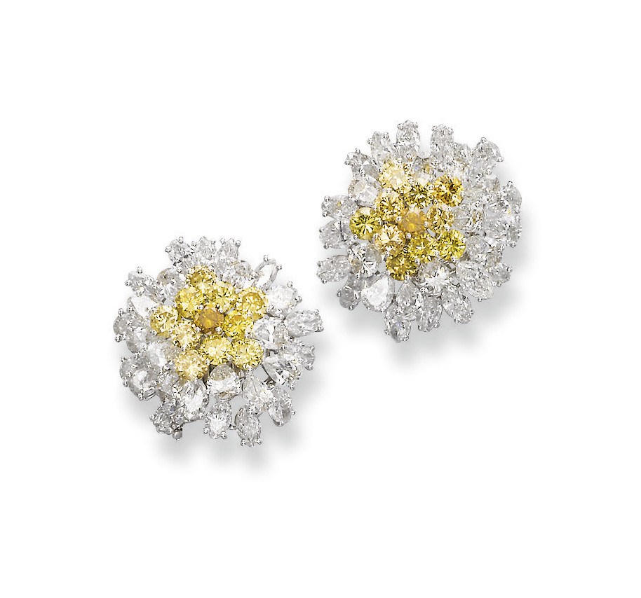 A PAIR OF COLOURED DIAMOND AND DIAMOND EAR CLIPS/BROOCHES
