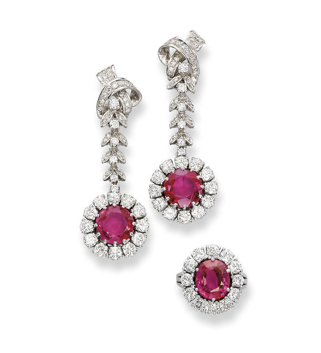 A SET OF SYNTHETIC PINK SAPPHIRE, PINK SAPPHIRE AND DIAMOND JEWELLERY
