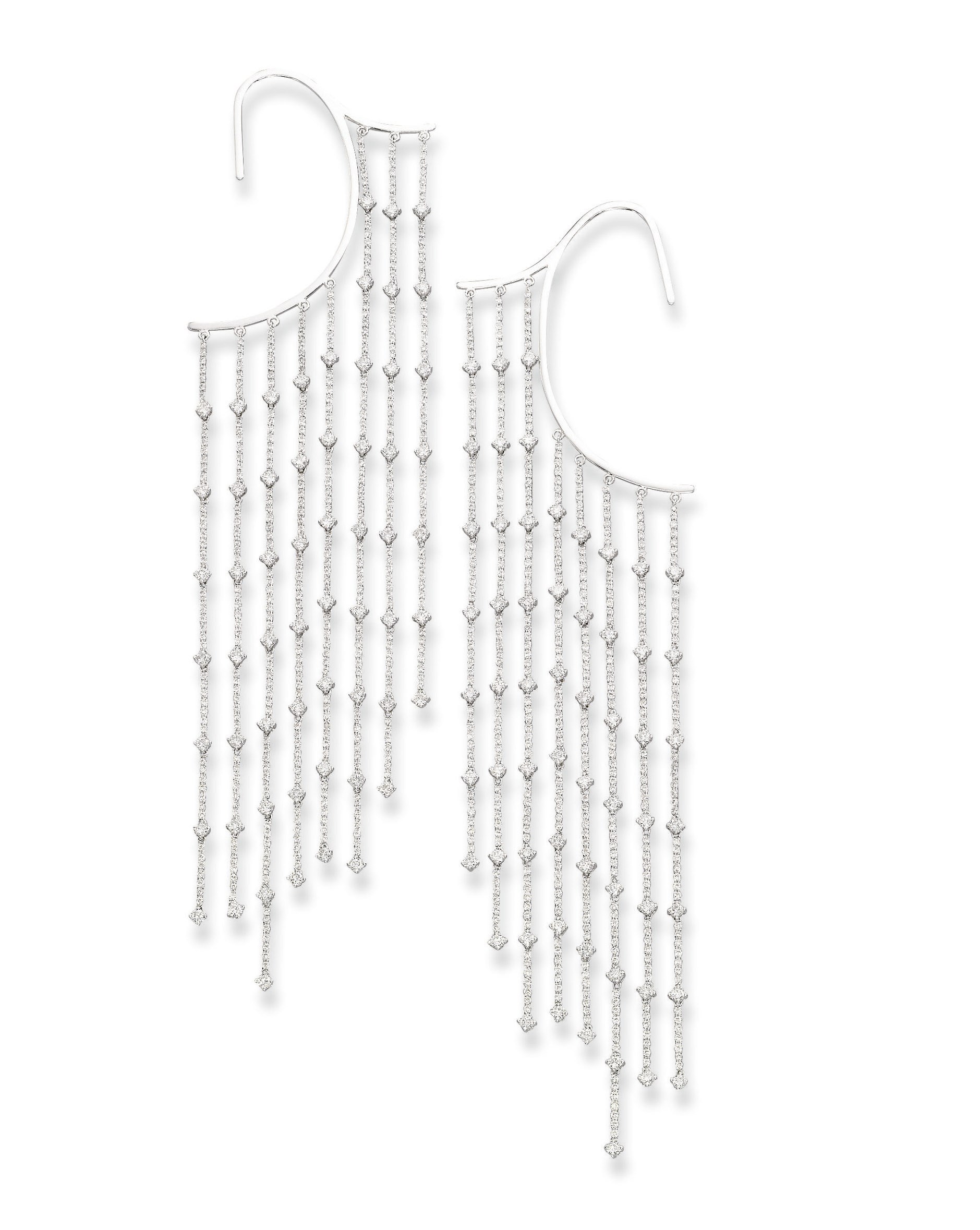 A PAIR OF DIAMOND EAR PENDANTS