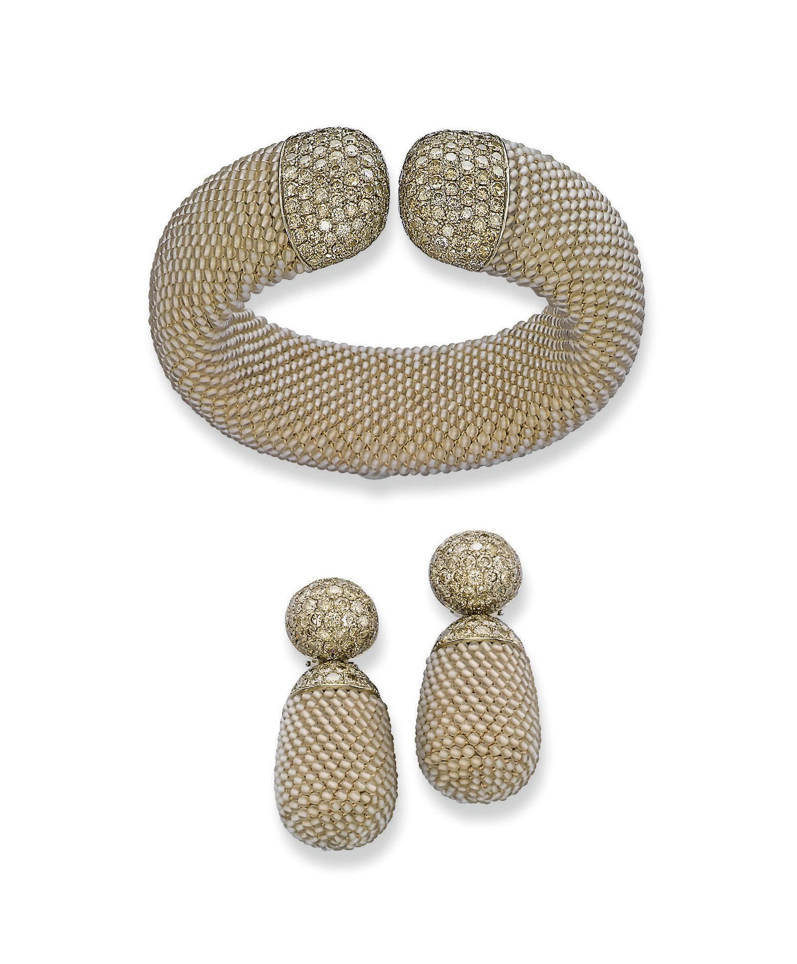 A SET OF CHALCEDONY AND COLOURED DIAMOND JEWELLERY, BY HEMMERLÉ