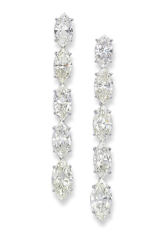 A PAIR OF DIAMOND EAR PENDANTS