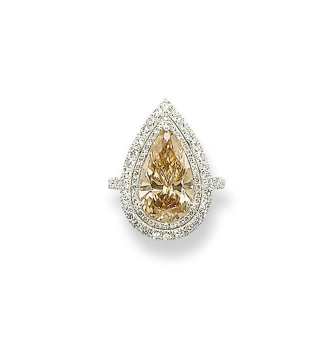 A CHARMING COLOURED DIAMOND AND DIAMOND RING